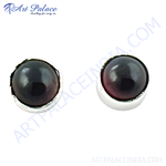 Load image into Gallery viewer, Silver stud earrings with round black gemstones. Elegant and classic design for women.