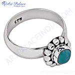 Load image into Gallery viewer, 925 sterling silver ring with a vibrant turquoise gemstone center for women.