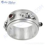 Load image into Gallery viewer, 925 sterling silver spinner ring with garnet gemstones. Elegant and unique design.