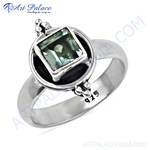 Load image into Gallery viewer, Sterling silver ring featuring a square-cut green quartz gemstone. Stylish and elegant ring design for women.