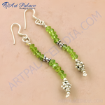 将图像加载到图库查看器中， 925 sterling silver peridot drop earrings with green gemstones, perfect for gifting and everyday wear.
