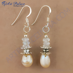 Load image into Gallery viewer, 925 silver drop earrings featuring pearl and moonstone gemstones, elegant women&#39;s jewelry.

