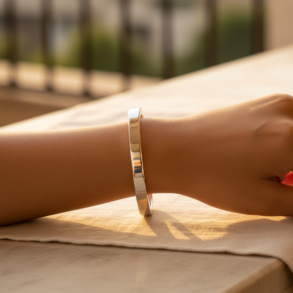 Brazalete cuadrado de plata para mujer | Joyería minimalista