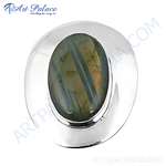 Load image into Gallery viewer, 925 sterling silver oval ring with a natural labradorite gemstone center, showcasing blue and green hues.
