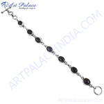 Load image into Gallery viewer, Sterling silver chain bracelet featuring oval black onyx gemstones, a perfect daily wear accessory.
