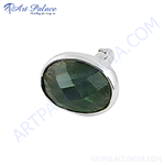 Load image into Gallery viewer, Silver cufflinks with oval-shaped green labradorite gemstone. Luxury men&#39;s formal jewelry.
