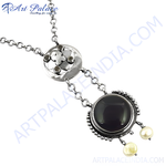 将图像加载到图库查看器中， Sterling silver onyx and pearl pendant necklace, featuring a large black gemstone and two dangling pearls.
