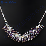 将图像加载到图库查看器中， Silver necklace featuring a cluster of purple amethyst gemstones, perfect for any occasion.
