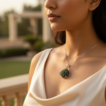 Load image into Gallery viewer, Colgante de moldavita en plata de ley 925 para mujer | Joyería con piedras preciosas
