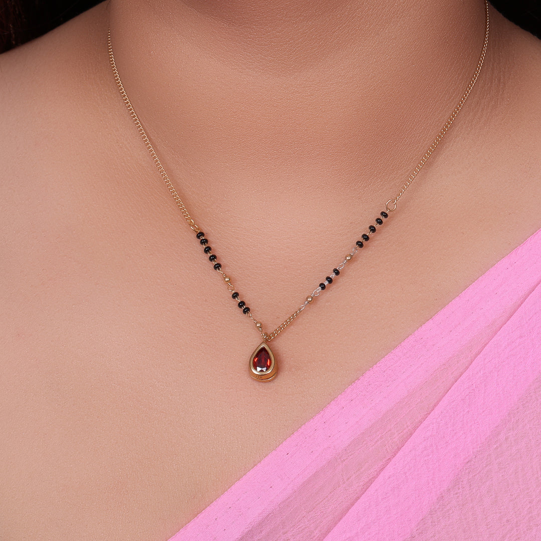 Collar con colgante de granate en forma de lágrima de oro para mujer | Joyería de regalo