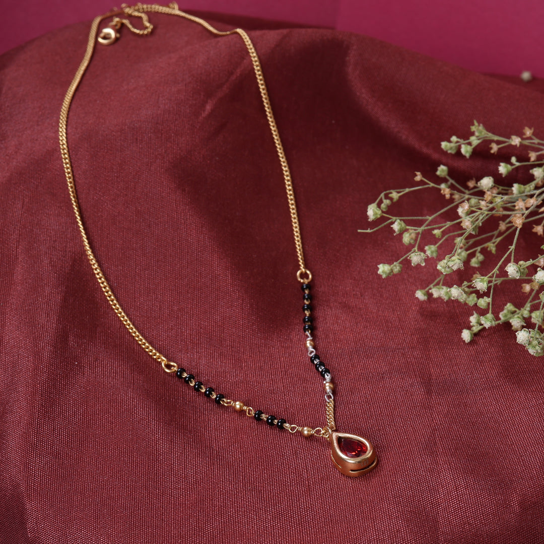 Collar con colgante de granate en forma de lágrima de oro para mujer | Joyería de regalo